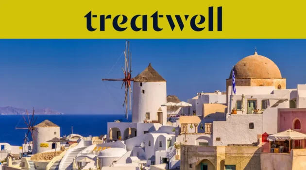 Weiss getünchte Häuser und traditionelle Windmühlen über dem tiefen Blau der Ägäis in Oia auf Santorini, unter einem gelben Banner mit dem Treatwell-Logo.